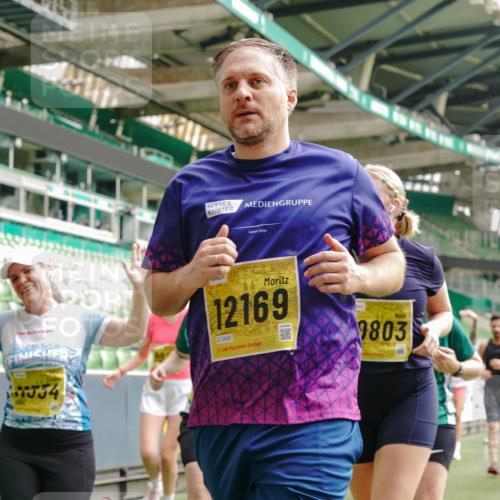 13.09.2026 - 21. swb-Marathon Bremen Michael Burmester http://msf.ph/oto/10475789 13.09.2026 10:39:00 Laufen im Stadion 10090, 10091, 10135, 10138, 10139, 10168, 10188, 10190, 10204, 10205, 10217, 10229, 10238, 10259, 10260, 10273, 10274, 10279, 10280, 10283, 10305, 10314, 10323, 10360, 10363, 10364, 10370, 10375, 10376, 10378, 10404, 10432, 10457, 10465, 10469, 10488, 10493, 10501, 10505, 10510, 10511, 10526, 10556, 10576, 10580, 10595, 10609, 10616, 10619, 10630, 10645, 10654, 10660, 10661, 10662, 10664, 10681, 10682, 10686, 10695, 10697, 10712, 10743, 10802, 10823 meine-sportfotos.de