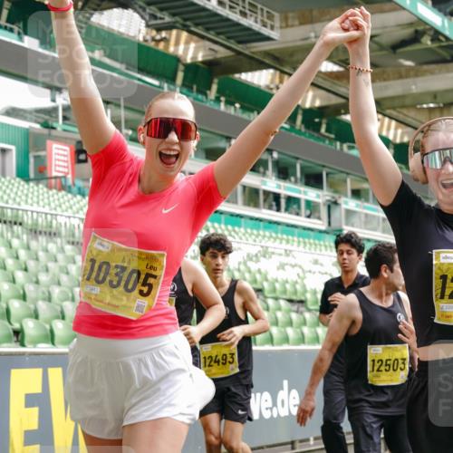 13.09.2026 - 21. swb-Marathon Bremen Michael Burmester http://msf.ph/oto/10475872 13.09.2026 10:39:03 Laufen im Stadion 10090, 10091, 10135, 10138, 10139, 10168, 10188, 10190, 10204, 10205, 10217, 10229, 10238, 10259, 10260, 10279, 10280, 10283, 10305, 10314, 10323, 10360, 10363, 10364, 10370, 10375, 10376, 10378, 10404, 10432, 10457, 10465, 10469, 10484, 10488, 10493, 10501, 10505, 10510, 10511, 10526, 10556, 10576, 10580, 10595, 10609, 10616, 10619, 10630, 10645, 10654, 10660, 10661, 10662, 10664, 10681, 10682, 10686, 10695, 10697, 10712, 10743, 10802, 10823 meine-sportfotos.de