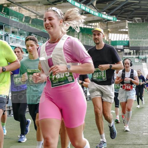 13.09.2026 - 21. swb-Marathon Bremen Michael Burmester http://msf.ph/oto/10475890 13.09.2026 13:16:44 Laufen im Stadion 134, 143, 153, 231, 263, 267, 271, 449, 588, 598, 612, 653, 990, 1057, 1185, 1312, 1465, 1539, 1813, 1825, 1874, 1987, 2013, 2067, 2096, 2218, 2259, 2351, 2363, 2381, 2385, 2386, 2389, 2419, 2468, 2532, 2550, 2562, 2579, 2586, 2655, 2664, 2667, 2678, 2698, 2760, 2778, 2783, 2797, 2799, 2821, 2846, 2859, 2874, 2974, 2984, 2996, 3001, 3075, 3104, 3133, 3157, 3165, 3185, 3195, 3213, 3237, 3265, 3314, 3331, 3366, 3382, 3387, 3431, 3479, 3486, 3501, 3506, 3512 meine-sportfotos.de