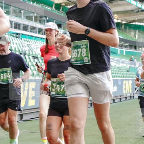 13.09.2026 - 21. swb-Marathon Bremen Michael Burmester http://msf.ph/oto/10475919 13.09.2026 13:16:46 Laufen im Stadion 134, 143, 153, 231, 263, 267, 271, 449, 588, 598, 612, 653, 990, 1057, 1185, 1312, 1424, 1425, 1465, 1539, 1790, 1813, 1825, 1874, 1987, 2013, 2067, 2096, 2218, 2259, 2351, 2363, 2381, 2385, 2386, 2389, 2419, 2468, 2532, 2550, 2562, 2579, 2586, 2655, 2664, 2667, 2678, 2698, 2778, 2783, 2797, 2799, 2821, 2846, 2859, 2874, 2974, 2984, 2996, 3001, 3075, 3104, 3133, 3157, 3165, 3185, 3195, 3213, 3237, 3265, 3314, 3331, 3366, 3382, 3387, 3431, 3479, 3486, 3501, 3506, 3512 meine-sportfotos.de