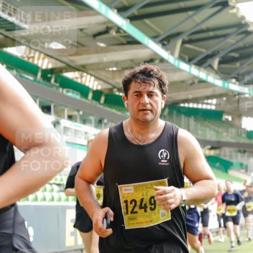 13.09.2026 - 21. swb-Marathon Bremen Michael Burmester http://msf.ph/oto/10475949 13.09.2026 10:39:06 Laufen im Stadion 10090, 10091, 10135, 10138, 10139, 10168, 10188, 10190, 10204, 10205, 10217, 10229, 10234, 10238, 10259, 10260, 10279, 10280, 10283, 10305, 10314, 10360, 10363, 10364, 10370, 10375, 10376, 10378, 10404, 10432, 10457, 10465, 10469, 10484, 10488, 10493, 10501, 10505, 10510, 10511, 10526, 10556, 10576, 10580, 10595, 10609, 10616, 10619, 10630, 10645, 10654, 10660, 10661, 10662, 10664, 10681, 10682, 10686, 10695, 10697, 10712, 10737, 10743, 10802, 10823 meine-sportfotos.de