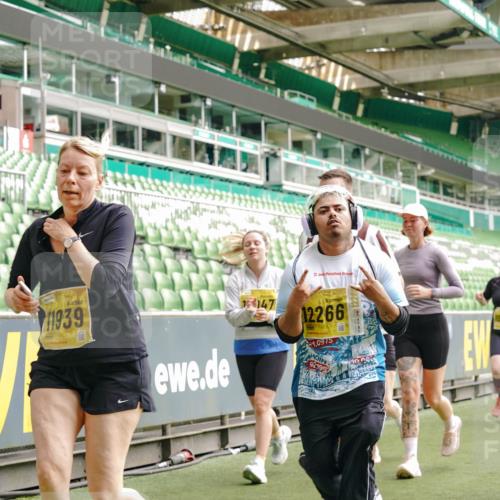 13.09.2026 - 21. swb-Marathon Bremen Michael Burmester http://msf.ph/oto/10475961 13.09.2026 10:39:07 Laufen im Stadion 10090, 10091, 10135, 10138, 10139, 10168, 10188, 10190, 10204, 10205, 10217, 10229, 10234, 10238, 10259, 10260, 10279, 10280, 10283, 10305, 10314, 10360, 10363, 10364, 10370, 10375, 10376, 10378, 10404, 10432, 10457, 10465, 10469, 10484, 10488, 10493, 10501, 10505, 10510, 10511, 10526, 10556, 10576, 10580, 10595, 10609, 10616, 10619, 10630, 10645, 10654, 10660, 10661, 10662, 10664, 10681, 10682, 10686, 10695, 10697, 10712, 10737, 10743, 10802, 10823 meine-sportfotos.de