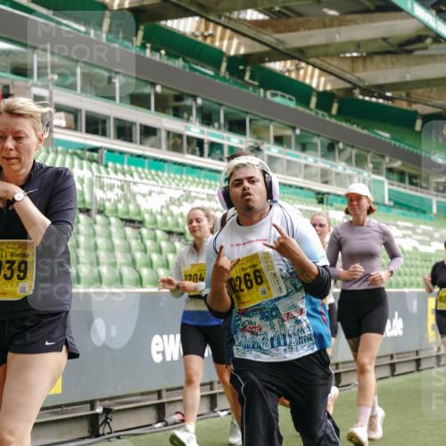 13.09.2026 - 21. swb-Marathon Bremen Michael Burmester http://msf.ph/oto/10475987 13.09.2026 10:39:07 Laufen im Stadion 10090, 10091, 10135, 10138, 10139, 10168, 10188, 10190, 10204, 10205, 10217, 10229, 10234, 10238, 10259, 10260, 10279, 10280, 10283, 10305, 10314, 10360, 10363, 10364, 10370, 10375, 10376, 10378, 10404, 10432, 10457, 10465, 10469, 10484, 10488, 10493, 10501, 10505, 10510, 10511, 10526, 10556, 10576, 10580, 10595, 10609, 10616, 10619, 10630, 10645, 10654, 10660, 10661, 10662, 10664, 10681, 10682, 10686, 10695, 10697, 10712, 10737, 10743, 10802, 10823 meine-sportfotos.de