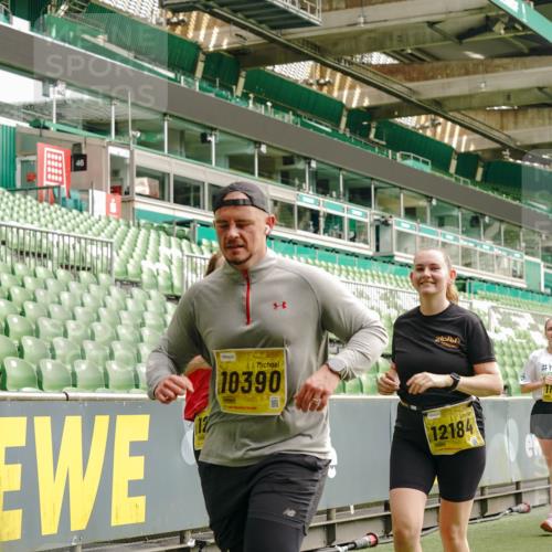 13.09.2026 - 21. swb-Marathon Bremen Michael Burmester http://msf.ph/oto/10476167 13.09.2026 10:39:12 Laufen im Stadion 10135, 10138, 10139, 10168, 10188, 10190, 10204, 10205, 10217, 10229, 10234, 10238, 10259, 10260, 10279, 10280, 10305, 10314, 10360, 10363, 10364, 10370, 10375, 10376, 10378, 10404, 10432, 10457, 10465, 10469, 10484, 10493, 10501, 10505, 10510, 10511, 10526, 10556, 10576, 10580, 10595, 10609, 10616, 10619, 10630, 10645, 10654, 10660, 10661, 10662, 10664, 10681, 10682, 10686, 10695, 10697, 10712, 10737, 10743, 10802, 10823 meine-sportfotos.de