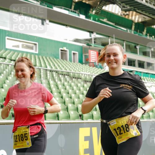 13.09.2026 - 21. swb-Marathon Bremen Michael Burmester http://msf.ph/oto/10476245 13.09.2026 10:39:13 Laufen im Stadion 10135, 10138, 10139, 10168, 10188, 10190, 10204, 10205, 10217, 10229, 10234, 10238, 10259, 10260, 10279, 10280, 10305, 10314, 10360, 10363, 10364, 10370, 10375, 10376, 10378, 10404, 10432, 10457, 10465, 10469, 10484, 10493, 10501, 10505, 10510, 10511, 10526, 10556, 10576, 10580, 10595, 10599, 10609, 10616, 10619, 10630, 10645, 10654, 10660, 10661, 10662, 10664, 10681, 10682, 10686, 10695, 10697, 10712, 10737, 10743, 10802, 10823 meine-sportfotos.de