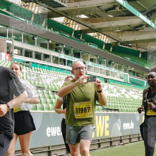 13.09.2026 - 21. swb-Marathon Bremen Michael Burmester http://msf.ph/oto/10476303 13.09.2026 10:39:15 Laufen im Stadion 10135, 10138, 10139, 10168, 10188, 10190, 10204, 10205, 10217, 10229, 10234, 10238, 10259, 10260, 10279, 10280, 10305, 10314, 10360, 10363, 10364, 10370, 10375, 10376, 10378, 10386, 10404, 10432, 10457, 10465, 10469, 10484, 10493, 10501, 10505, 10510, 10511, 10526, 10556, 10576, 10580, 10595, 10599, 10609, 10616, 10619, 10630, 10645, 10654, 10660, 10661, 10662, 10664, 10681, 10682, 10686, 10695, 10697, 10712, 10737, 10743, 10802, 10823 meine-sportfotos.de