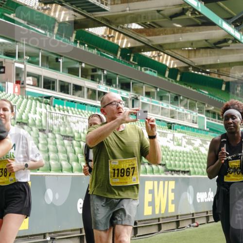 13.09.2026 - 21. swb-Marathon Bremen Michael Burmester http://msf.ph/oto/10476326 13.09.2026 10:39:16 Laufen im Stadion 10135, 10138, 10139, 10168, 10188, 10190, 10204, 10205, 10217, 10229, 10234, 10238, 10259, 10260, 10279, 10280, 10305, 10314, 10360, 10363, 10364, 10370, 10375, 10376, 10378, 10386, 10404, 10432, 10457, 10465, 10469, 10484, 10493, 10501, 10505, 10510, 10511, 10526, 10556, 10576, 10580, 10595, 10599, 10609, 10616, 10619, 10630, 10645, 10653, 10654, 10660, 10661, 10662, 10664, 10681, 10682, 10686, 10695, 10697, 10712, 10737, 10743, 10802, 10823 meine-sportfotos.de