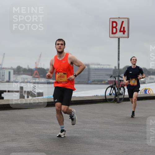 13.09.2026 - Kiel Lauf Andreas Tolksdorf http://msf.ph/oto/10476379 13.09.2026 11:49:12 Kiellinie 16, 38, 2450, 4, 11118, 7211 meine-sportfotos.de