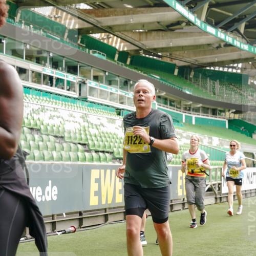 13.09.2026 - 21. swb-Marathon Bremen Michael Burmester http://msf.ph/oto/10476386 13.09.2026 10:39:17 Laufen im Stadion 10135, 10138, 10139, 10168, 10188, 10190, 10204, 10205, 10217, 10229, 10234, 10238, 10259, 10260, 10279, 10280, 10305, 10314, 10360, 10363, 10364, 10370, 10375, 10376, 10378, 10386, 10404, 10432, 10457, 10465, 10469, 10484, 10493, 10501, 10505, 10510, 10511, 10526, 10556, 10576, 10580, 10595, 10599, 10609, 10616, 10619, 10630, 10645, 10653, 10654, 10660, 10661, 10662, 10664, 10681, 10682, 10686, 10695, 10697, 10712, 10737, 10743, 10802, 10823 meine-sportfotos.de
