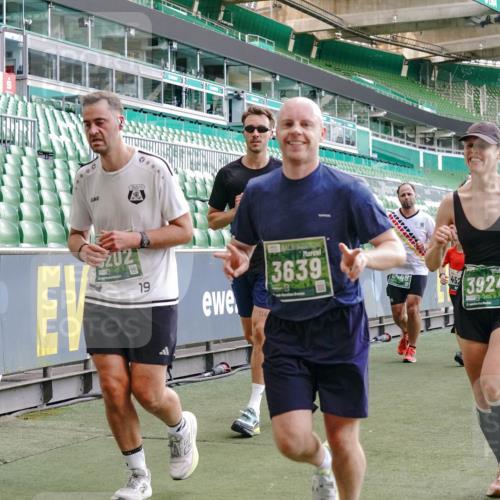 13.09.2026 - 21. swb-Marathon Bremen Michael Burmester http://msf.ph/oto/10476393 13.09.2026 13:16:57 Laufen im Stadion 134, 143, 153, 231, 267, 271, 449, 588, 598, 612, 653, 990, 1057, 1185, 1312, 1424, 1425, 1465, 1539, 1790, 1813, 1825, 1874, 1987, 2013, 2067, 2096, 2218, 2259, 2351, 2363, 2381, 2386, 2389, 2419, 2468, 2532, 2550, 2562, 2579, 2586, 2601, 2655, 2664, 2678, 2698, 2778, 2797, 2799, 2821, 2846, 2874, 2974, 2984, 2996, 3001, 3075, 3104, 3133, 3165, 3180, 3195, 3213, 3237, 3265, 3314, 3331, 3337, 3366, 3382, 3387, 3421, 3431, 3479, 3486, 3501, 3506, 3512, 3548 meine-sportfotos.de