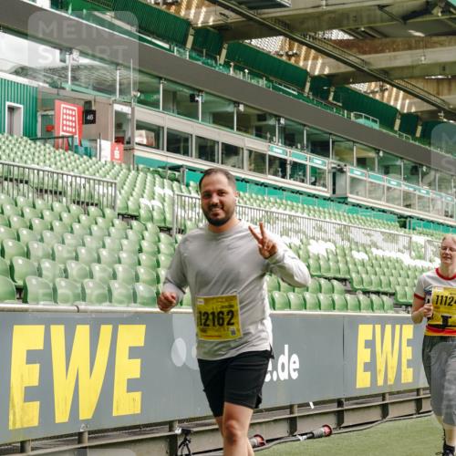 13.09.2026 - 21. swb-Marathon Bremen Michael Burmester http://msf.ph/oto/10476432 13.09.2026 10:39:19 Laufen im Stadion 10135, 10138, 10139, 10156, 10168, 10188, 10190, 10204, 10205, 10217, 10229, 10234, 10238, 10259, 10260, 10279, 10280, 10305, 10314, 10360, 10363, 10364, 10370, 10375, 10376, 10378, 10386, 10404, 10432, 10457, 10465, 10469, 10484, 10493, 10501, 10505, 10510, 10511, 10526, 10556, 10576, 10580, 10595, 10599, 10609, 10616, 10619, 10630, 10645, 10653, 10654, 10660, 10661, 10662, 10664, 10681, 10682, 10686, 10695, 10697, 10712, 10737, 10743, 10751, 10802, 10823 meine-sportfotos.de