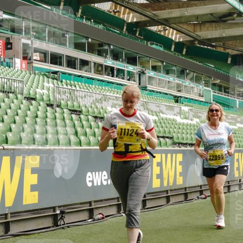 13.09.2026 - 21. swb-Marathon Bremen Michael Burmester http://msf.ph/oto/10476441 13.09.2026 10:39:21 Laufen im Stadion 10135, 10138, 10139, 10156, 10168, 10188, 10190, 10204, 10205, 10217, 10229, 10234, 10238, 10259, 10260, 10279, 10280, 10305, 10314, 10360, 10363, 10364, 10370, 10378, 10386, 10404, 10432, 10457, 10465, 10469, 10484, 10493, 10501, 10505, 10510, 10511, 10526, 10556, 10576, 10580, 10595, 10599, 10609, 10616, 10619, 10630, 10645, 10653, 10654, 10660, 10661, 10662, 10664, 10681, 10682, 10686, 10695, 10696, 10697, 10712, 10737, 10743, 10751, 10802, 10823 meine-sportfotos.de