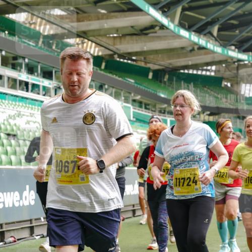 13.09.2026 - 21. swb-Marathon Bremen Michael Burmester http://msf.ph/oto/10476698 13.09.2026 10:39:28 Laufen im Stadion 10135, 10138, 10139, 10156, 10168, 10169, 10188, 10204, 10205, 10217, 10229, 10234, 10238, 10259, 10260, 10279, 10280, 10299, 10305, 10314, 10360, 10363, 10364, 10378, 10386, 10404, 10457, 10465, 10469, 10484, 10493, 10501, 10505, 10510, 10511, 10526, 10556, 10570, 10576, 10580, 10595, 10599, 10609, 10616, 10619, 10630, 10645, 10653, 10660, 10661, 10662, 10664, 10681, 10682, 10686, 10695, 10696, 10697, 10712, 10737, 10743, 10751, 10802, 10823 meine-sportfotos.de