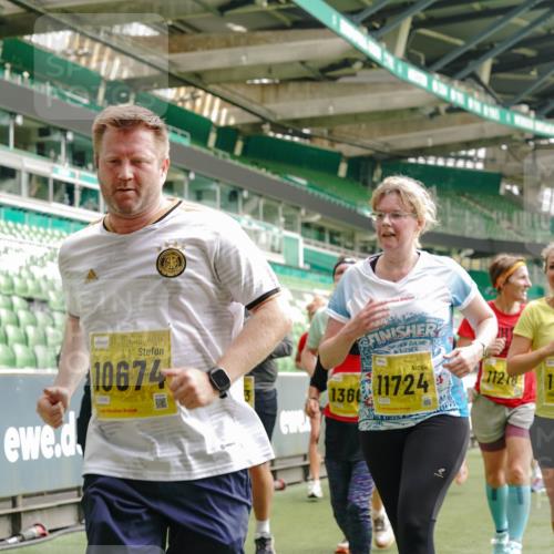 13.09.2026 - 21. swb-Marathon Bremen Michael Burmester http://msf.ph/oto/10476710 13.09.2026 10:39:29 Laufen im Stadion 10135, 10138, 10139, 10156, 10168, 10169, 10188, 10204, 10205, 10217, 10229, 10234, 10238, 10259, 10260, 10279, 10280, 10299, 10314, 10360, 10363, 10364, 10378, 10386, 10404, 10457, 10465, 10469, 10484, 10493, 10501, 10505, 10510, 10511, 10526, 10556, 10570, 10576, 10580, 10595, 10599, 10609, 10616, 10619, 10630, 10645, 10653, 10660, 10661, 10662, 10664, 10681, 10682, 10686, 10695, 10696, 10697, 10712, 10737, 10743, 10751, 10802, 10823 meine-sportfotos.de