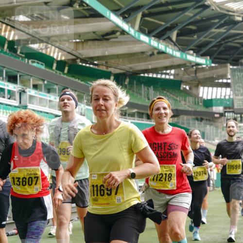 13.09.2026 - 21. swb-Marathon Bremen Michael Burmester http://msf.ph/oto/10476754 13.09.2026 10:39:30 Laufen im Stadion 10135, 10138, 10139, 10156, 10168, 10169, 10188, 10204, 10205, 10217, 10229, 10234, 10238, 10259, 10260, 10279, 10280, 10299, 10314, 10360, 10363, 10364, 10378, 10386, 10404, 10457, 10465, 10469, 10484, 10493, 10501, 10505, 10510, 10511, 10526, 10556, 10570, 10576, 10580, 10595, 10599, 10609, 10616, 10619, 10630, 10645, 10653, 10660, 10661, 10662, 10664, 10681, 10682, 10686, 10695, 10696, 10697, 10712, 10737, 10743, 10751, 10802 meine-sportfotos.de