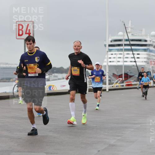 13.09.2026 - Kiel Lauf Andreas Tolksdorf http://msf.ph/oto/10476843 13.09.2026 11:49:49 Kiellinie 4, 8157, 5845, 6630, 3 meine-sportfotos.de