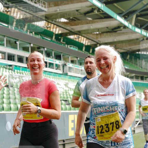 13.09.2026 - 21. swb-Marathon Bremen Michael Burmester http://msf.ph/oto/10476957 13.09.2026 10:39:35 Laufen im Stadion 10135, 10138, 10139, 10156, 10168, 10169, 10188, 10204, 10205, 10213, 10217, 10229, 10234, 10238, 10259, 10260, 10279, 10280, 10299, 10314, 10321, 10360, 10363, 10364, 10378, 10386, 10404, 10417, 10457, 10469, 10484, 10493, 10501, 10505, 10510, 10511, 10526, 10556, 10570, 10576, 10580, 10595, 10599, 10609, 10616, 10619, 10630, 10645, 10653, 10660, 10661, 10662, 10664, 10681, 10682, 10686, 10695, 10696, 10697, 10712, 10737, 10743, 10751, 10802 meine-sportfotos.de