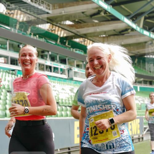 13.09.2026 - 21. swb-Marathon Bremen Michael Burmester http://msf.ph/oto/10476968 13.09.2026 10:39:35 Laufen im Stadion 10135, 10138, 10139, 10156, 10168, 10169, 10188, 10204, 10205, 10213, 10217, 10229, 10234, 10238, 10259, 10260, 10279, 10280, 10299, 10314, 10321, 10360, 10363, 10364, 10378, 10386, 10404, 10417, 10457, 10469, 10484, 10493, 10501, 10505, 10510, 10511, 10526, 10556, 10570, 10576, 10580, 10595, 10599, 10609, 10616, 10619, 10630, 10645, 10653, 10660, 10661, 10662, 10664, 10681, 10682, 10686, 10695, 10696, 10697, 10712, 10737, 10743, 10751, 10802 meine-sportfotos.de