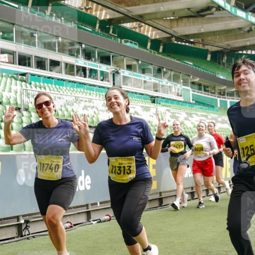 13.09.2026 - 21. swb-Marathon Bremen Michael Burmester http://msf.ph/oto/10477063 13.09.2026 10:39:39 Laufen im Stadion 10135, 10138, 10139, 10156, 10168, 10169, 10188, 10204, 10213, 10217, 10229, 10234, 10238, 10259, 10260, 10279, 10280, 10299, 10314, 10321, 10360, 10363, 10364, 10378, 10386, 10404, 10406, 10417, 10435, 10457, 10469, 10484, 10493, 10501, 10505, 10510, 10511, 10526, 10556, 10570, 10576, 10580, 10595, 10599, 10609, 10616, 10619, 10630, 10645, 10653, 10660, 10661, 10662, 10664, 10681, 10682, 10686, 10695, 10696, 10697, 10712, 10737, 10743, 10751, 10802 meine-sportfotos.de