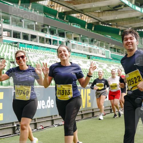 13.09.2026 - 21. swb-Marathon Bremen Michael Burmester http://msf.ph/oto/10477072 13.09.2026 10:39:39 Laufen im Stadion 10135, 10138, 10139, 10156, 10168, 10169, 10188, 10204, 10213, 10217, 10229, 10234, 10238, 10259, 10260, 10279, 10280, 10299, 10314, 10321, 10360, 10363, 10364, 10378, 10386, 10404, 10406, 10417, 10435, 10457, 10469, 10484, 10493, 10501, 10505, 10510, 10511, 10526, 10556, 10570, 10576, 10580, 10595, 10599, 10609, 10616, 10619, 10630, 10645, 10653, 10660, 10661, 10662, 10664, 10681, 10682, 10686, 10695, 10696, 10697, 10712, 10737, 10743, 10751, 10802 meine-sportfotos.de