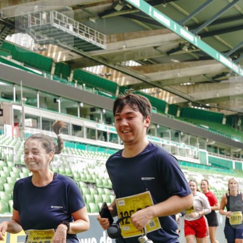 13.09.2026 - 21. swb-Marathon Bremen Michael Burmester http://msf.ph/oto/10477093 13.09.2026 10:39:40 Laufen im Stadion 10135, 10138, 10139, 10156, 10168, 10169, 10188, 10204, 10213, 10217, 10229, 10234, 10238, 10259, 10260, 10279, 10280, 10299, 10314, 10321, 10360, 10363, 10364, 10378, 10386, 10404, 10406, 10417, 10435, 10457, 10469, 10484, 10493, 10501, 10505, 10510, 10511, 10526, 10556, 10570, 10576, 10580, 10595, 10599, 10609, 10616, 10619, 10630, 10645, 10653, 10660, 10661, 10662, 10664, 10681, 10682, 10686, 10695, 10696, 10697, 10712, 10737, 10743, 10751, 10802 meine-sportfotos.de