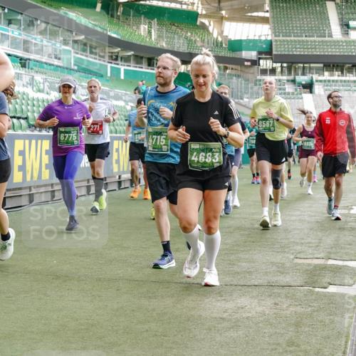 13.09.2026 - 21. swb-Marathon Bremen Michael Burmester http://msf.ph/oto/10477128 13.09.2026 13:17:20 Laufen im Stadion 134, 153, 231, 267, 271, 311, 404, 449, 588, 612, 653, 732, 753, 837, 990, 1057, 1185, 1312, 1424, 1425, 1465, 1539, 1790, 1813, 1825, 1844, 1868, 1987, 2056, 2067, 2096, 2259, 2351, 2357, 2358, 2363, 2381, 2389, 2419, 2532, 2550, 2562, 2579, 2586, 2601, 2647, 2655, 2664, 2678, 2698, 2778, 2797, 2799, 2821, 2846, 2880, 2893, 2974, 2984, 2996, 3104, 3133, 3146, 3180, 3195, 3210, 3213, 3314, 3331, 3337, 3366, 3387, 3421, 3431, 3479, 3501, 3506, 3512, 3537, 3548, 3633, 3654 meine-sportfotos.de