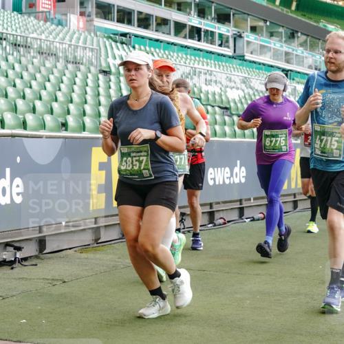 13.09.2026 - 21. swb-Marathon Bremen Michael Burmester http://msf.ph/oto/10477147 13.09.2026 13:17:20 Laufen im Stadion 134, 153, 231, 267, 271, 311, 404, 449, 588, 612, 653, 732, 753, 837, 990, 1057, 1185, 1312, 1424, 1425, 1465, 1539, 1790, 1813, 1825, 1844, 1868, 1987, 2056, 2067, 2096, 2259, 2351, 2357, 2358, 2363, 2381, 2389, 2419, 2532, 2550, 2562, 2579, 2586, 2601, 2647, 2655, 2664, 2678, 2698, 2778, 2797, 2799, 2821, 2846, 2880, 2893, 2974, 2984, 2996, 3104, 3133, 3146, 3180, 3195, 3210, 3213, 3314, 3331, 3337, 3366, 3387, 3421, 3431, 3479, 3501, 3506, 3512, 3537, 3548, 3633, 3654 meine-sportfotos.de