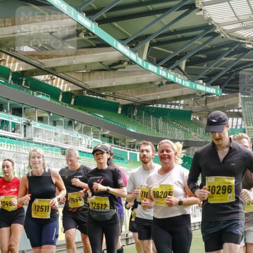 13.09.2026 - 21. swb-Marathon Bremen Michael Burmester http://msf.ph/oto/10477152 13.09.2026 10:39:42 Laufen im Stadion 10135, 10138, 10139, 10156, 10168, 10169, 10188, 10204, 10213, 10217, 10229, 10234, 10238, 10259, 10260, 10279, 10280, 10299, 10314, 10321, 10360, 10363, 10364, 10378, 10386, 10404, 10406, 10417, 10435, 10457, 10469, 10484, 10493, 10501, 10505, 10510, 10511, 10526, 10556, 10570, 10576, 10580, 10582, 10595, 10599, 10609, 10616, 10619, 10630, 10645, 10653, 10660, 10661, 10662, 10664, 10681, 10682, 10686, 10695, 10696, 10697, 10712, 10737, 10743, 10751, 10802 meine-sportfotos.de
