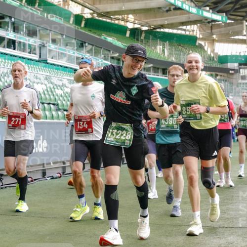 13.09.2026 - 21. swb-Marathon Bremen Michael Burmester http://msf.ph/oto/10477192 13.09.2026 13:17:22 Laufen im Stadion 134, 153, 231, 267, 271, 311, 404, 449, 588, 612, 732, 753, 837, 990, 1057, 1185, 1312, 1424, 1425, 1465, 1539, 1790, 1813, 1825, 1844, 1868, 1987, 2056, 2067, 2096, 2259, 2351, 2357, 2358, 2363, 2381, 2389, 2419, 2532, 2550, 2562, 2579, 2586, 2601, 2647, 2655, 2664, 2678, 2698, 2778, 2797, 2799, 2821, 2846, 2880, 2893, 2974, 2984, 2996, 3104, 3133, 3146, 3180, 3195, 3210, 3213, 3314, 3331, 3337, 3366, 3387, 3421, 3431, 3476, 3479, 3501, 3506, 3537, 3548, 3633, 3654 meine-sportfotos.de