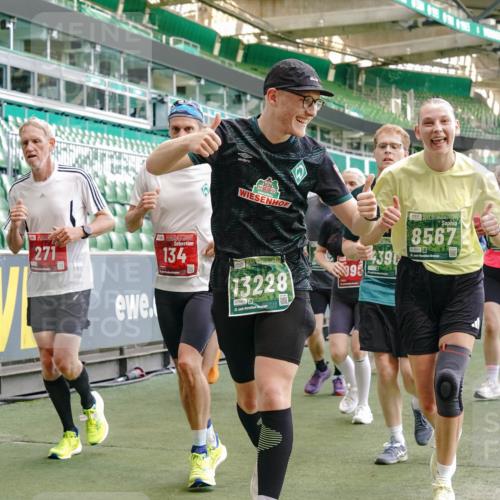 13.09.2026 - 21. swb-Marathon Bremen Michael Burmester http://msf.ph/oto/10477228 13.09.2026 13:17:22 Laufen im Stadion 134, 153, 231, 267, 271, 311, 404, 449, 588, 612, 732, 753, 837, 990, 1057, 1185, 1312, 1424, 1425, 1465, 1539, 1790, 1813, 1825, 1844, 1868, 1987, 2056, 2067, 2096, 2259, 2351, 2357, 2358, 2363, 2381, 2389, 2419, 2532, 2550, 2562, 2579, 2586, 2601, 2647, 2655, 2664, 2678, 2698, 2778, 2797, 2799, 2821, 2846, 2880, 2893, 2974, 2984, 2996, 3104, 3133, 3146, 3180, 3195, 3210, 3213, 3314, 3331, 3337, 3366, 3387, 3421, 3431, 3476, 3479, 3501, 3506, 3537, 3548, 3633, 3654 meine-sportfotos.de
