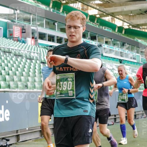13.09.2026 - 21. swb-Marathon Bremen Michael Burmester http://msf.ph/oto/10477293 13.09.2026 13:17:24 Laufen im Stadion 134, 153, 231, 267, 271, 311, 404, 449, 588, 612, 732, 753, 837, 990, 1057, 1185, 1312, 1424, 1425, 1465, 1539, 1790, 1813, 1825, 1844, 1868, 1987, 2056, 2067, 2096, 2259, 2351, 2357, 2358, 2363, 2381, 2389, 2419, 2532, 2550, 2562, 2579, 2586, 2601, 2647, 2655, 2664, 2698, 2778, 2797, 2799, 2821, 2846, 2880, 2893, 2974, 2984, 2996, 3104, 3133, 3146, 3180, 3195, 3210, 3213, 3314, 3331, 3337, 3366, 3387, 3421, 3431, 3476, 3479, 3501, 3506, 3537, 3548, 3633, 3654 meine-sportfotos.de