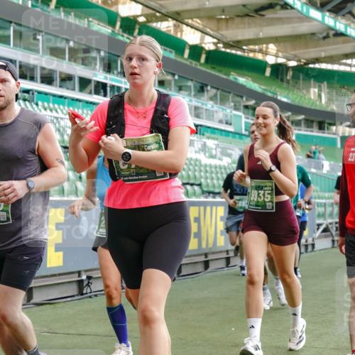 13.09.2026 - 21. swb-Marathon Bremen Michael Burmester http://msf.ph/oto/10477333 13.09.2026 13:17:25 Laufen im Stadion 134, 153, 231, 267, 271, 311, 404, 449, 588, 732, 753, 837, 990, 1057, 1185, 1312, 1424, 1425, 1465, 1539, 1790, 1813, 1825, 1844, 1868, 1987, 2056, 2067, 2096, 2259, 2351, 2357, 2358, 2363, 2381, 2389, 2419, 2532, 2550, 2562, 2579, 2586, 2601, 2647, 2655, 2664, 2698, 2778, 2797, 2799, 2821, 2846, 2849, 2880, 2893, 2974, 2984, 2996, 3104, 3133, 3146, 3180, 3195, 3210, 3213, 3314, 3331, 3337, 3366, 3387, 3421, 3431, 3476, 3479, 3501, 3506, 3537, 3548, 3633, 3654 meine-sportfotos.de