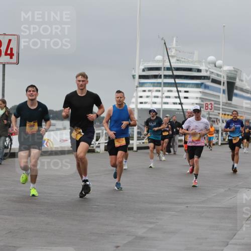 13.09.2026 - Kiel Lauf Andreas Tolksdorf http://msf.ph/oto/10477351 13.09.2026 11:50:24 Kiellinie 4, 1077, 1657, 4818, 3 meine-sportfotos.de