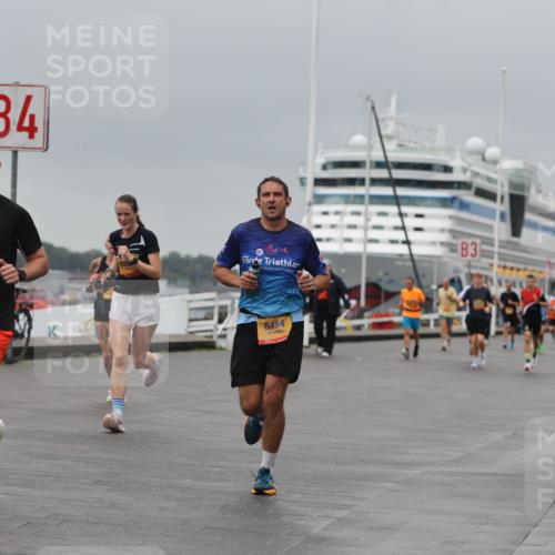 13.09.2026 - Kiel Lauf Andreas Tolksdorf http://msf.ph/oto/10477463 13.09.2026 11:50:30 Kiellinie 3163, 4, 3, 8454 meine-sportfotos.de