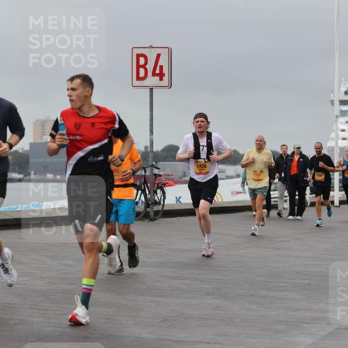 13.09.2026 - Kiel Lauf Andreas Tolksdorf http://msf.ph/oto/10477533 13.09.2026 11:50:40 Kiellinie 90, 4, 2458, 7037 meine-sportfotos.de