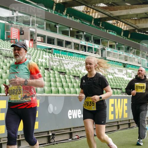 13.09.2026 - 21. swb-Marathon Bremen Michael Burmester http://msf.ph/oto/10477563 13.09.2026 10:39:59 Laufen im Stadion 10135, 10138, 10139, 10156, 10169, 10188, 10204, 10213, 10217, 10229, 10234, 10238, 10259, 10260, 10279, 10280, 10299, 10314, 10321, 10360, 10363, 10364, 10378, 10386, 10404, 10406, 10417, 10424, 10435, 10455, 10457, 10469, 10484, 10493, 10501, 10505, 10510, 10511, 10556, 10570, 10576, 10580, 10582, 10595, 10599, 10609, 10616, 10619, 10630, 10653, 10660, 10662, 10664, 10686, 10696, 10712, 10737, 10743, 10751 meine-sportfotos.de