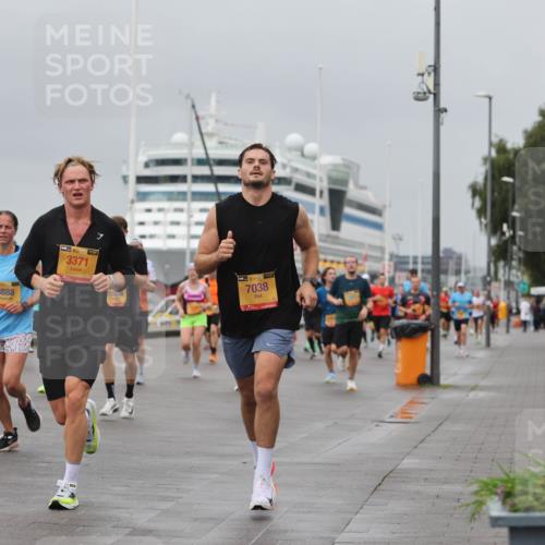 13.09.2026 - Kiel Lauf Andreas Tolksdorf http://msf.ph/oto/10477610 13.09.2026 11:50:44 Kiellinie 38, 7626, 3888, 38, 3371, 12606, 38, 7038 meine-sportfotos.de