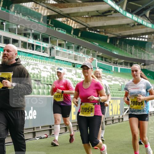 13.09.2026 - 21. swb-Marathon Bremen Michael Burmester http://msf.ph/oto/10477648 13.09.2026 10:40:01 Laufen im Stadion 10135, 10138, 10139, 10156, 10169, 10204, 10213, 10217, 10229, 10234, 10238, 10259, 10260, 10279, 10280, 10299, 10314, 10321, 10354, 10360, 10363, 10364, 10378, 10386, 10404, 10406, 10417, 10424, 10435, 10455, 10457, 10469, 10484, 10493, 10501, 10505, 10510, 10511, 10556, 10570, 10576, 10580, 10582, 10595, 10599, 10609, 10611, 10616, 10619, 10630, 10653, 10660, 10662, 10664, 10686, 10694, 10696, 10712, 10737, 10743, 10751 meine-sportfotos.de