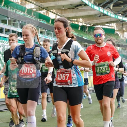 13.09.2026 - 21. swb-Marathon Bremen Michael Burmester http://msf.ph/oto/10477778 13.09.2026 13:17:36 Laufen im Stadion 134, 153, 231, 267, 271, 311, 404, 449, 546, 588, 732, 753, 837, 990, 1057, 1185, 1312, 1424, 1425, 1465, 1539, 1790, 1813, 1825, 1844, 1868, 1987, 2056, 2067, 2096, 2123, 2259, 2351, 2357, 2358, 2363, 2381, 2389, 2419, 2532, 2550, 2562, 2579, 2586, 2601, 2614, 2647, 2655, 2778, 2797, 2799, 2821, 2849, 2880, 2893, 2974, 2984, 2996, 2999, 3100, 3104, 3146, 3180, 3195, 3210, 3213, 3314, 3337, 3366, 3387, 3421, 3431, 3476, 3479, 3501, 3506, 3537, 3548, 3633, 3654, 3740 meine-sportfotos.de