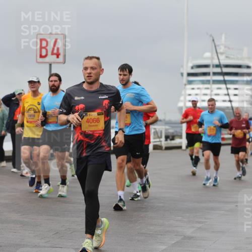 13.09.2026 - Kiel Lauf Andreas Tolksdorf http://msf.ph/oto/10477814 13.09.2026 11:50:55 Kiellinie 4, 5918, 02, 48, 4066, 83 meine-sportfotos.de