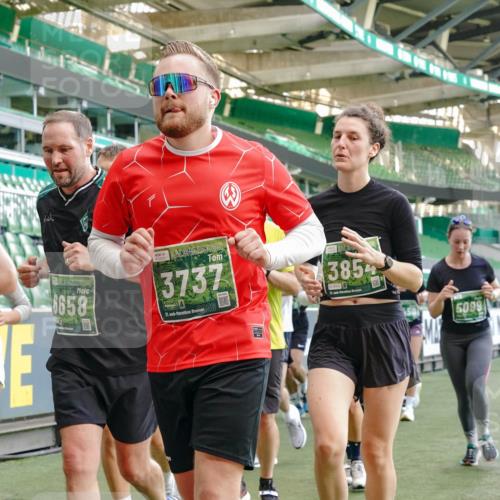 13.09.2026 - 21. swb-Marathon Bremen Michael Burmester http://msf.ph/oto/10477822 13.09.2026 13:17:37 Laufen im Stadion 134, 153, 231, 267, 271, 311, 404, 449, 546, 588, 732, 753, 837, 990, 1057, 1185, 1312, 1424, 1425, 1465, 1539, 1790, 1813, 1825, 1844, 1868, 1987, 2056, 2067, 2096, 2123, 2259, 2351, 2357, 2358, 2363, 2381, 2389, 2419, 2532, 2550, 2562, 2579, 2586, 2601, 2614, 2647, 2655, 2778, 2797, 2799, 2821, 2849, 2857, 2880, 2893, 2974, 2984, 2996, 2999, 3100, 3104, 3146, 3180, 3195, 3210, 3213, 3314, 3337, 3366, 3387, 3421, 3431, 3476, 3479, 3501, 3506, 3537, 3548, 3633, 3654, 3740 meine-sportfotos.de