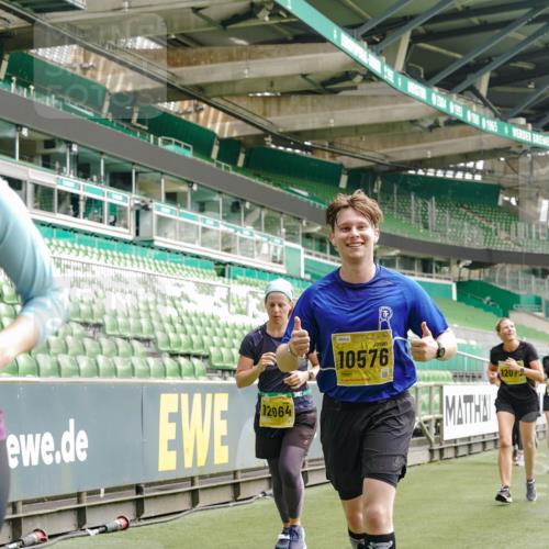 13.09.2026 - 21. swb-Marathon Bremen Michael Burmester http://msf.ph/oto/10477829 13.09.2026 10:40:05 Laufen im Stadion 10135, 10138, 10139, 10156, 10169, 10204, 10213, 10217, 10229, 10234, 10238, 10279, 10280, 10299, 10314, 10321, 10354, 10360, 10363, 10364, 10378, 10386, 10404, 10406, 10417, 10424, 10435, 10455, 10457, 10469, 10484, 10493, 10501, 10505, 10510, 10511, 10545, 10556, 10570, 10576, 10580, 10582, 10595, 10599, 10609, 10611, 10616, 10619, 10630, 10653, 10660, 10662, 10664, 10686, 10694, 10696, 10712, 10737, 10743, 10751 meine-sportfotos.de
