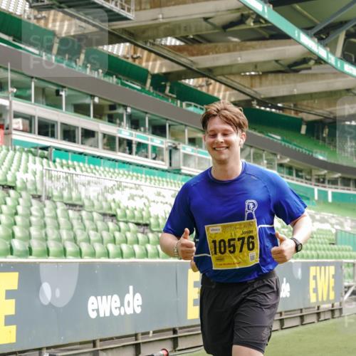 13.09.2026 - 21. swb-Marathon Bremen Michael Burmester http://msf.ph/oto/10477855 13.09.2026 10:40:06 Laufen im Stadion 10135, 10138, 10139, 10156, 10169, 10204, 10213, 10217, 10229, 10234, 10238, 10279, 10280, 10299, 10314, 10321, 10354, 10360, 10363, 10364, 10378, 10386, 10404, 10406, 10417, 10424, 10435, 10455, 10457, 10469, 10484, 10493, 10501, 10505, 10510, 10511, 10545, 10556, 10570, 10576, 10580, 10582, 10595, 10599, 10609, 10611, 10616, 10619, 10630, 10653, 10660, 10662, 10664, 10686, 10694, 10696, 10712, 10737, 10743, 10751 meine-sportfotos.de