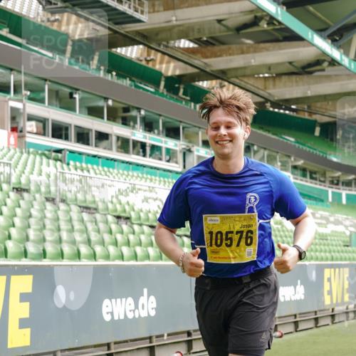 13.09.2026 - 21. swb-Marathon Bremen Michael Burmester http://msf.ph/oto/10477866 13.09.2026 10:40:06 Laufen im Stadion 10135, 10138, 10139, 10156, 10169, 10204, 10213, 10217, 10229, 10234, 10238, 10279, 10280, 10299, 10314, 10321, 10354, 10360, 10363, 10364, 10378, 10386, 10404, 10406, 10417, 10424, 10435, 10455, 10457, 10469, 10484, 10493, 10501, 10505, 10510, 10511, 10545, 10556, 10570, 10576, 10580, 10582, 10595, 10599, 10609, 10611, 10616, 10619, 10630, 10653, 10660, 10662, 10664, 10686, 10694, 10696, 10712, 10737, 10743, 10751 meine-sportfotos.de