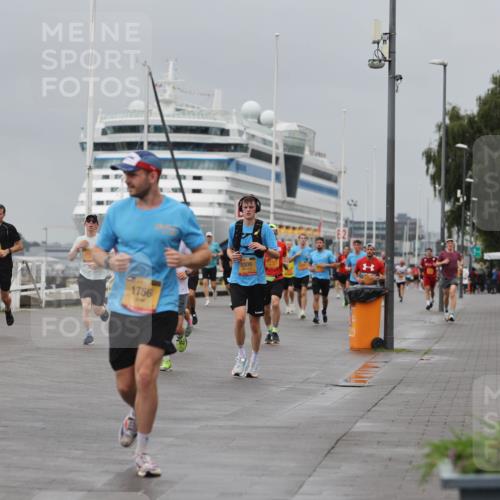 13.09.2026 - Kiel Lauf Andreas Tolksdorf http://msf.ph/oto/10477910 13.09.2026 11:51:01 Kiellinie 1756, 12422, 8308, 100 meine-sportfotos.de