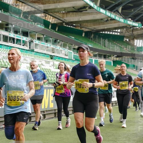 13.09.2026 - 21. swb-Marathon Bremen Michael Burmester http://msf.ph/oto/10478000 13.09.2026 10:40:12 Laufen im Stadion 10135, 10138, 10139, 10156, 10169, 10204, 10213, 10217, 10229, 10234, 10238, 10279, 10280, 10299, 10314, 10321, 10354, 10360, 10363, 10364, 10378, 10386, 10404, 10406, 10417, 10424, 10435, 10455, 10457, 10469, 10483, 10484, 10493, 10501, 10505, 10510, 10511, 10545, 10556, 10570, 10576, 10580, 10582, 10586, 10595, 10599, 10609, 10611, 10616, 10619, 10630, 10653, 10660, 10662, 10664, 10686, 10694, 10696, 10712, 10737, 10743, 10751 meine-sportfotos.de
