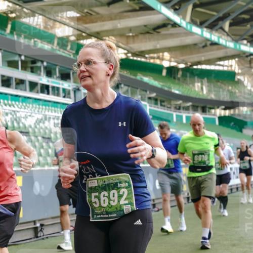 13.09.2026 - 21. swb-Marathon Bremen Michael Burmester http://msf.ph/oto/10478178 13.09.2026 13:17:49 Laufen im Stadion 134, 153, 267, 271, 311, 404, 449, 546, 588, 732, 753, 837, 990, 1057, 1424, 1425, 1465, 1539, 1790, 1813, 1825, 1844, 1868, 1987, 2056, 2067, 2096, 2123, 2137, 2259, 2294, 2357, 2358, 2363, 2381, 2389, 2419, 2453, 2532, 2550, 2562, 2586, 2601, 2614, 2647, 2655, 2778, 2797, 2821, 2849, 2857, 2879, 2880, 2893, 2974, 2984, 2996, 2999, 3096, 3100, 3104, 3146, 3180, 3195, 3210, 3213, 3314, 3337, 3366, 3421, 3431, 3476, 3479, 3501, 3506, 3537, 3548, 3633, 3654, 3740, 4478 meine-sportfotos.de