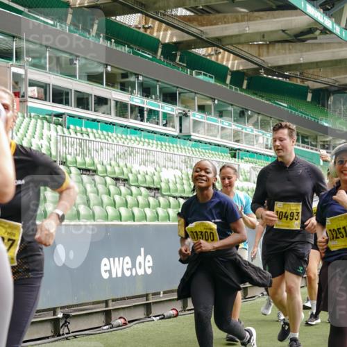 13.09.2026 - 21. swb-Marathon Bremen Michael Burmester http://msf.ph/oto/10478221 13.09.2026 10:40:18 Laufen im Stadion 10135, 10138, 10139, 10155, 10156, 10169, 10204, 10213, 10217, 10229, 10234, 10238, 10279, 10280, 10299, 10313, 10314, 10321, 10354, 10360, 10363, 10364, 10378, 10386, 10404, 10406, 10417, 10424, 10435, 10455, 10457, 10469, 10483, 10484, 10493, 10501, 10505, 10510, 10511, 10545, 10556, 10570, 10576, 10580, 10582, 10586, 10595, 10599, 10609, 10611, 10616, 10619, 10630, 10653, 10660, 10662, 10664, 10686, 10694, 10696, 10706, 10712, 10737, 10743, 10751, 10766 meine-sportfotos.de