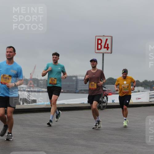 13.09.2026 - Kiel Lauf Andreas Tolksdorf http://msf.ph/oto/10478259 13.09.2026 11:51:32 Kiellinie 7570, 3921, 1814, 4, 6043 meine-sportfotos.de