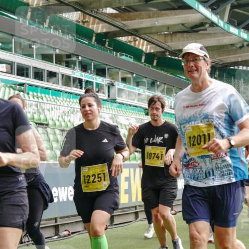 13.09.2026 - 21. swb-Marathon Bremen Michael Burmester http://msf.ph/oto/10478367 13.09.2026 10:40:23 Laufen im Stadion 10135, 10138, 10139, 10155, 10156, 10169, 10204, 10213, 10217, 10229, 10234, 10238, 10279, 10280, 10299, 10313, 10314, 10321, 10354, 10360, 10363, 10364, 10378, 10386, 10404, 10406, 10417, 10419, 10424, 10435, 10455, 10457, 10469, 10483, 10484, 10493, 10501, 10505, 10510, 10511, 10545, 10556, 10570, 10576, 10580, 10582, 10586, 10599, 10609, 10611, 10616, 10619, 10653, 10660, 10662, 10664, 10686, 10694, 10696, 10706, 10712, 10737, 10743, 10751, 10766, 10768 meine-sportfotos.de